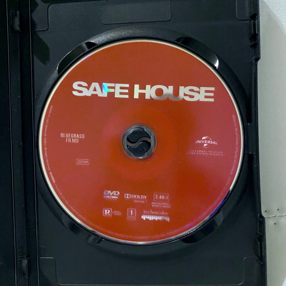 DVD Safe House - Picture 2 of 3